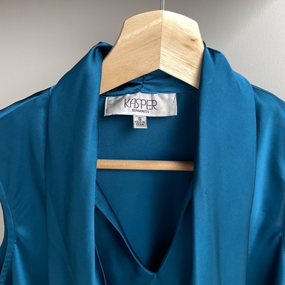 Top with built-in scarf - Picture 4 of 6